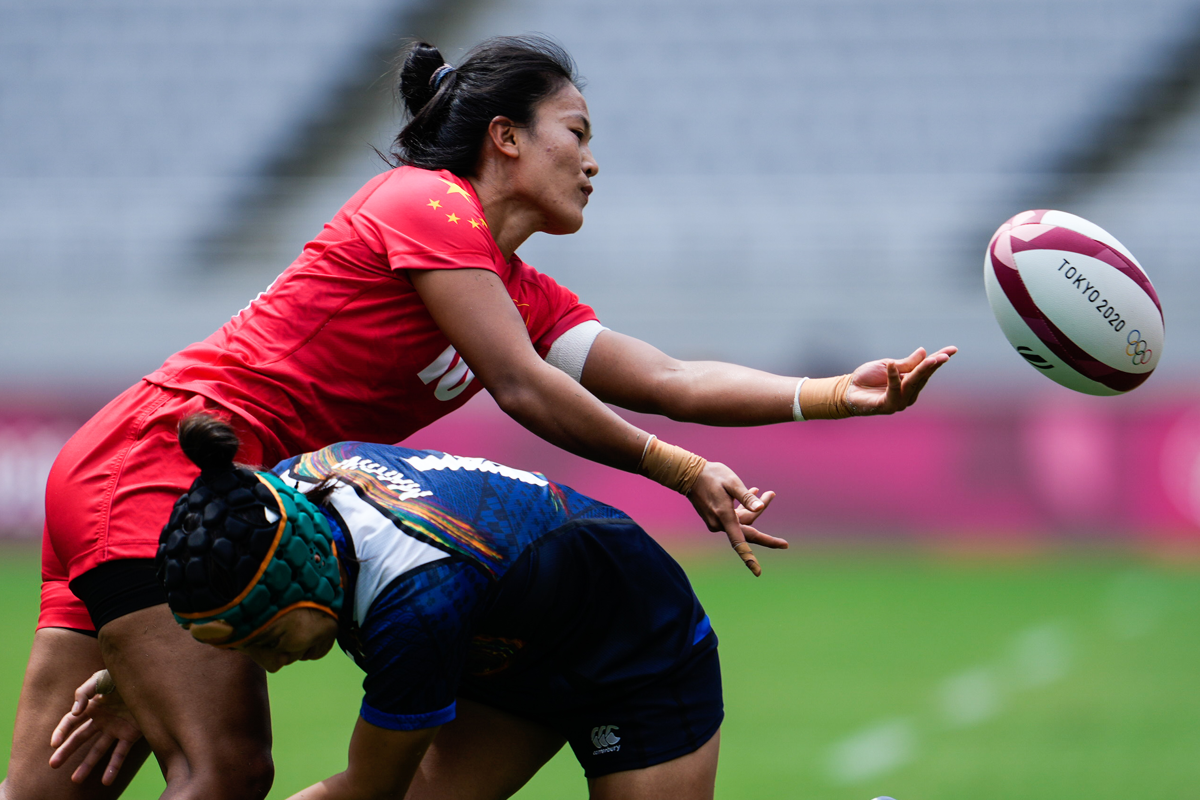 NG体育-包含总决赛巅峰对决！岭东火箭队读秒绝平关中赤兔队，橄榄球赛场再起波澜；快速转换撕裂防线的词条