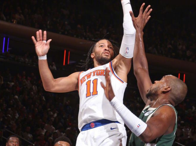 南宫体育-字母哥在美国队比赛中表现优异，爆冷引发热议！赛场气氛高涨(字母哥 nba)