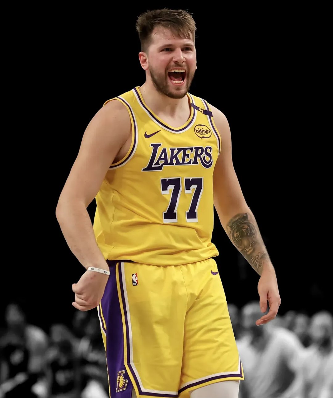 NG体育-关于东契奇回归赛场，精彩发挥首场状态亮眼，DWG观众沸腾！的信息