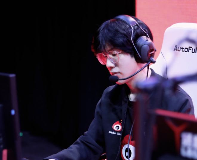 南宫体育- theshy第一把滑板鞋回放 