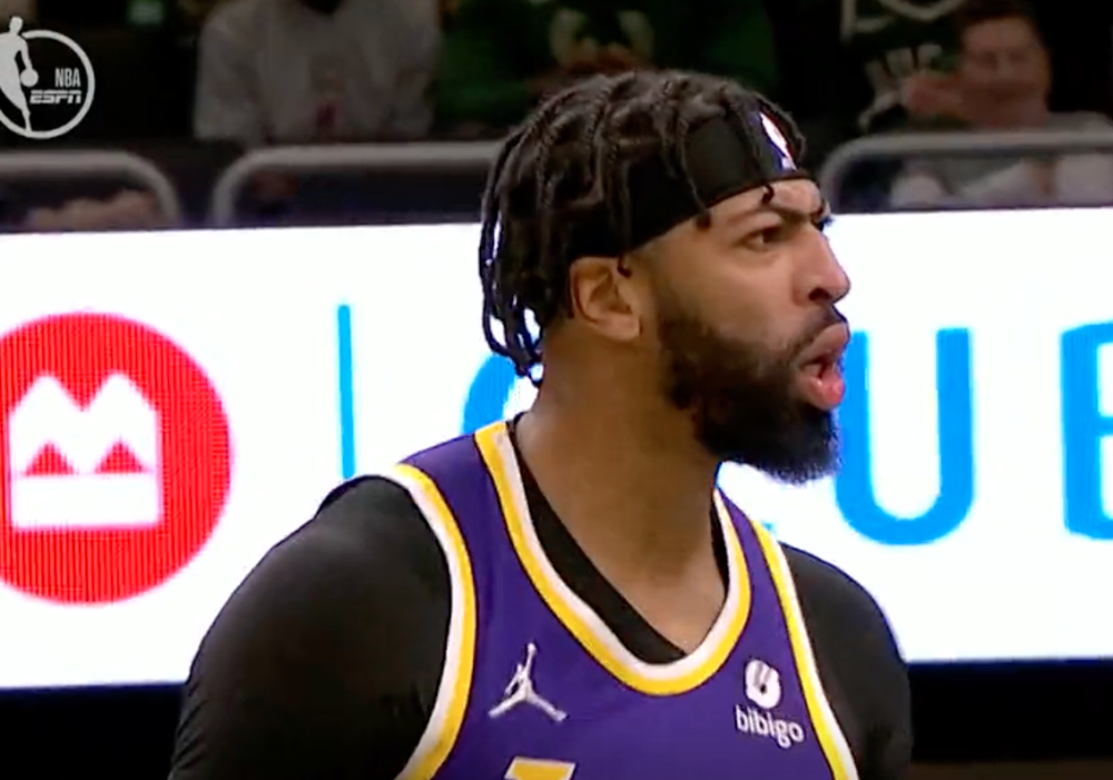 NG体育-包含浓眉哥回归赛场，问鼎冠军首场状态亮眼，澳大利亚队观众沸腾！的词条